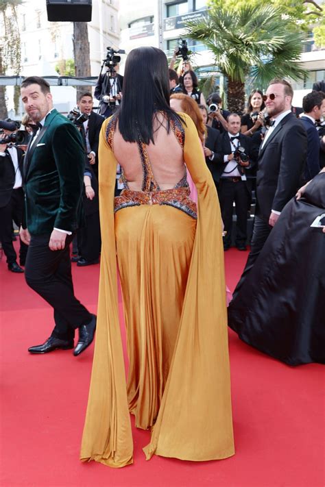 Adriana Lima Flaunts Her Huge Baby Bump In Cannes (15 Photos) | #The ...