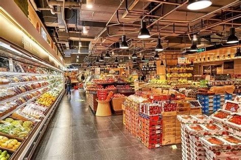 逛一下波黑的小超市，物价比国内还便宜！顺便聊一下旅行的感悟。 - YouTube
