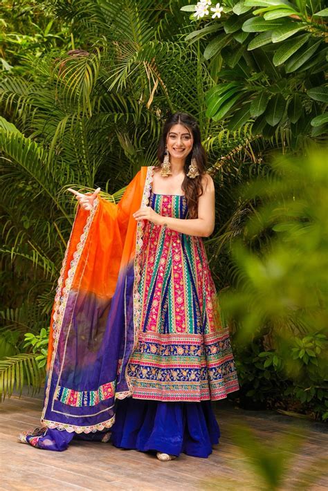 Open media 2 in modal