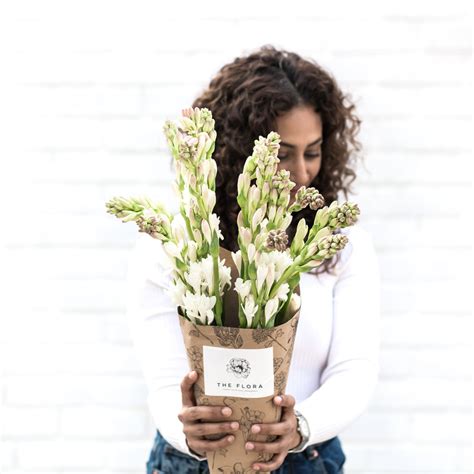 Tube Roses "Rajnigandha" (Bunch of 12) - Order online at The Flora