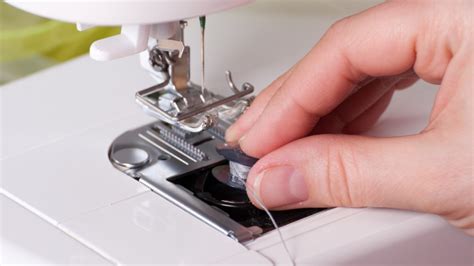 How to Thread Bobbin On Old Singer Machine 的图像结果