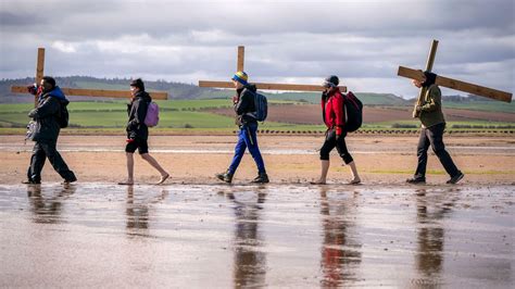 The cross-carrying pilgrims walking to Holy Island from Carlisle - BBC News
