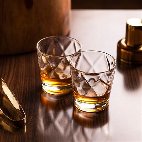 Old-fashioned whiskey glasses – SofaPotato