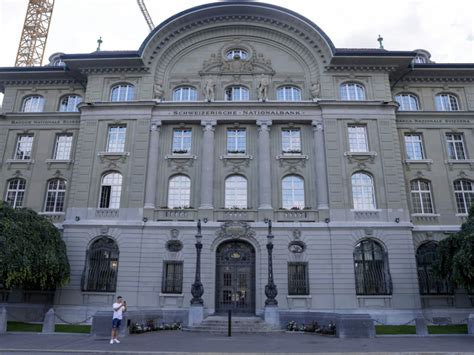Kamatne stope počele padati, bar u Švicarskoj | Bloomberg Adria