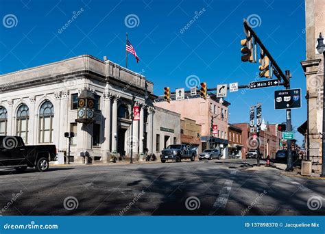 Downtown Wilmington, OH editorial image. Image of parking - 137898370