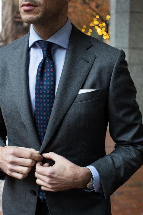 Charcoal Grey Business Suit 的图像结果