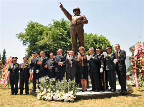 Statue honors legendary Eighth U.S. Army commander | Article | The ...