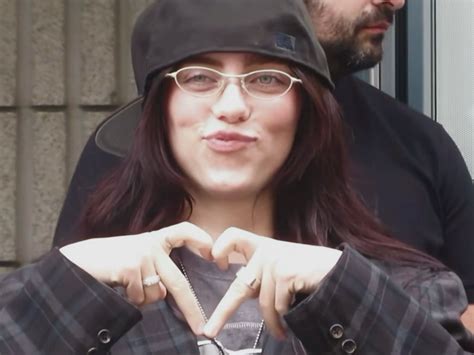 Billie Eilish🫣 | Çizim eğitimleri, Vintage posterler, Six feet under