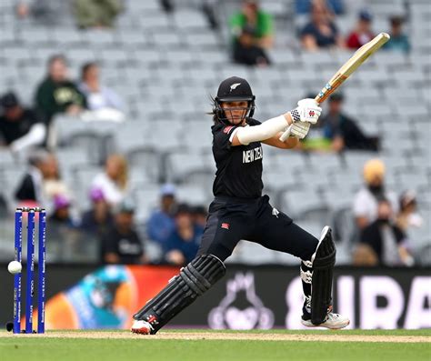 Amelia Kerr goes deep inside the crease to play the cut | ESPNcricinfo.com