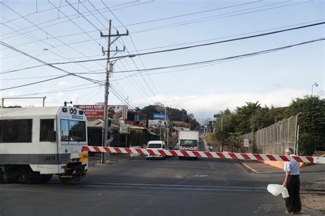 Cosevi inicia colocación de agujas en cruces de tren de Alajuela y ...