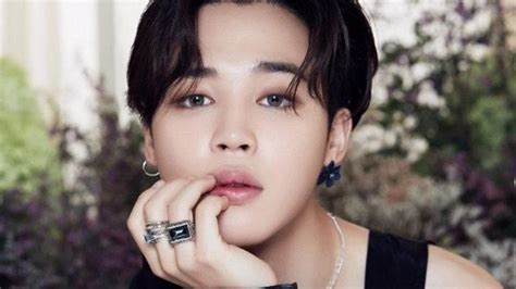 BTS Jimin is the king of androgynous looks