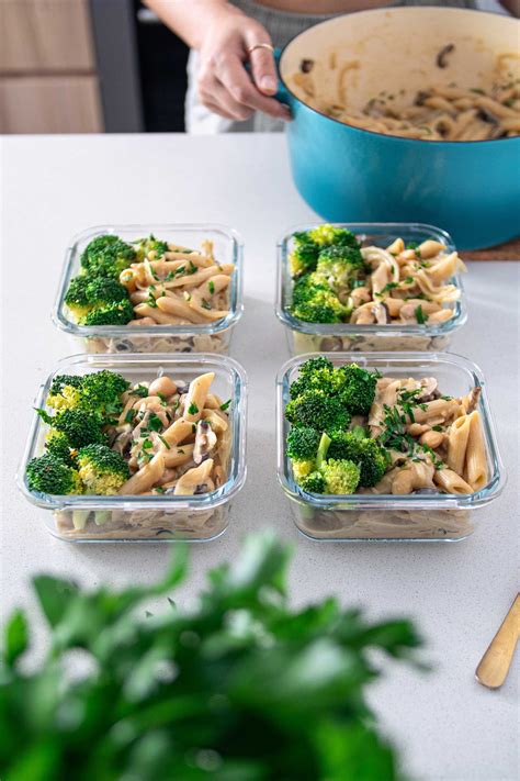 High-Protein Caramelised Onion Pasta (Meal-Prep) | plantbaes