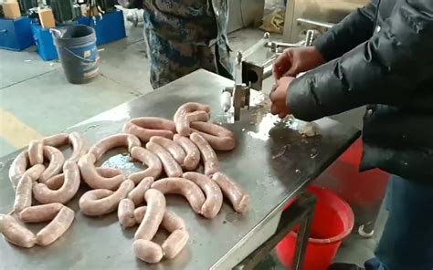 哈尔滨红肠灌肠机 腊肠自动灌肠机 厂家液压灌肠机 香肠加工设备-阿里巴巴