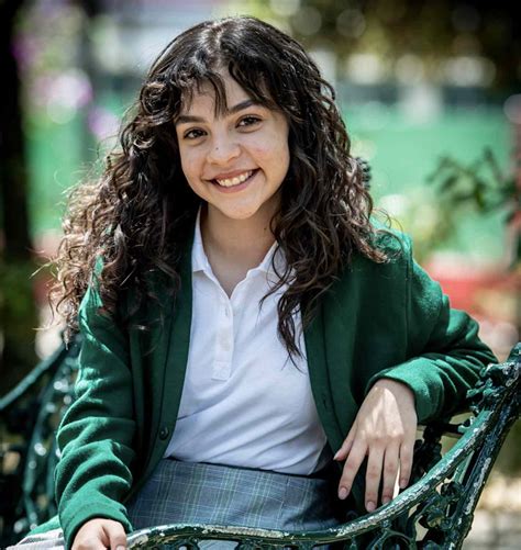 Conoce a María Perroni, Rayo en la telenovela Vencer la ausencia