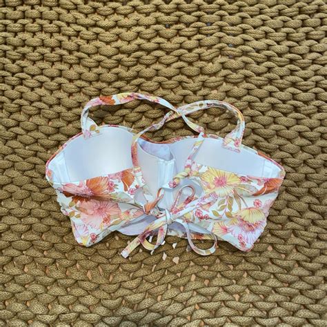 Shade and Shore floral bathing suit top -never worn,... - Depop