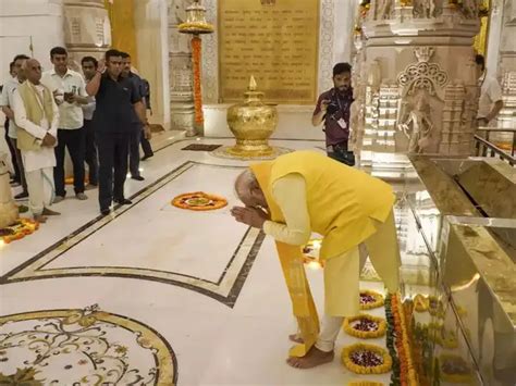In Pics: PM Narendra Modi prays at Ayodhya Ram Mandir, performs ...