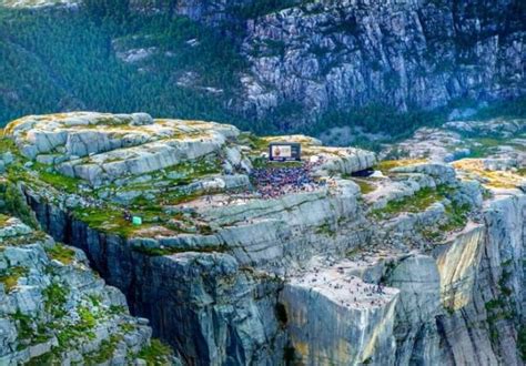 Nothing is unattainable for these Mission Impossible fans who scaled ...