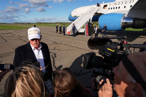 Before the submarine Connecticut and its crew collided with an undersea ...