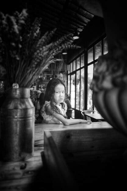 Lean Over Table Crying 的图像结果