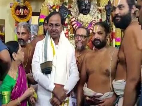 KCR, his family offer prayers at Tamil Nadu's Sri Athi Varadaraja Swamy ...