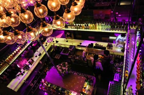 广州“最高”的酒吧，位于珠江新城东塔107层，可以俯瞰广州夜景_高极_城市_旅游