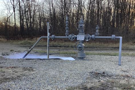 Leak at Pennsylvania gas storage well spewing methane | AP News