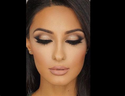 Get Golden Make up Look at Home This Wedding Season - lifeberrys.com