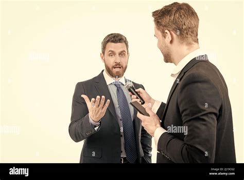 Newspaper Interview 的图像结果