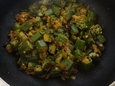 Bendekai palya recipe | How to make lady's finger stir fry | Bhindi dry ...