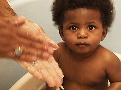 O bebê de 10 meses | BabyCenter