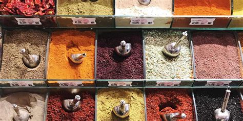 Colourful Local Market 的图像结果