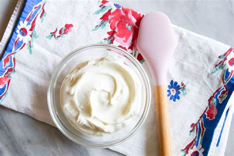 5 Best Crème Fraîche Substitutes - Easy Swaps for Crème Fraîche