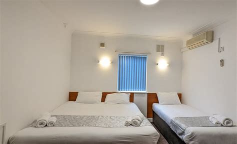 HEATHROW LODGE (Hayes, Greater London, UK) - Hotel Reviews, Photos ...