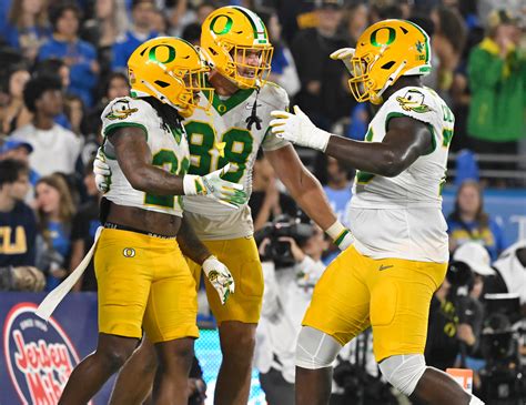 Recap: Oregon football stifles UCLA in Big Ten-opening win