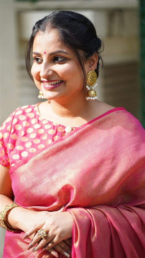 Rani Pink and Golden Cotton Tissue Saree – Aabhaari