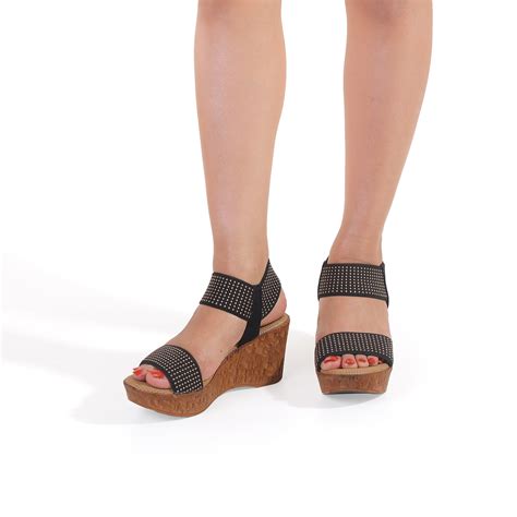 Dual-toned Textured Sandals