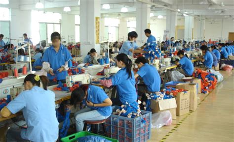 东莞潮玩工厂的“双11”：去年销售8000元今年冲刺4000万，熟练技工一工难求 | 每经网
