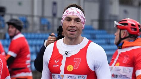 Kevin Sinfield completes 230-mile MND charity run, raises £1m - ESPN