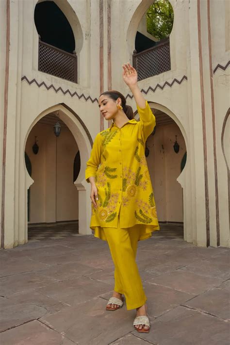 MUSTARD YELLOW FLORAL BRUSH PAINT COORDINATED SET – fashiondwarclothing