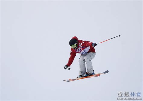 日裔滑雪女將10米高空摔落 受重傷被抬走_冬奧圖片_台灣網