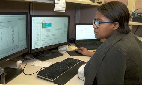 Microcontroller Programming Software 的图像结果