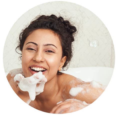 Buy Hydrating Body Wash with Hyaluronic Acid & Ceramide | Foxtale