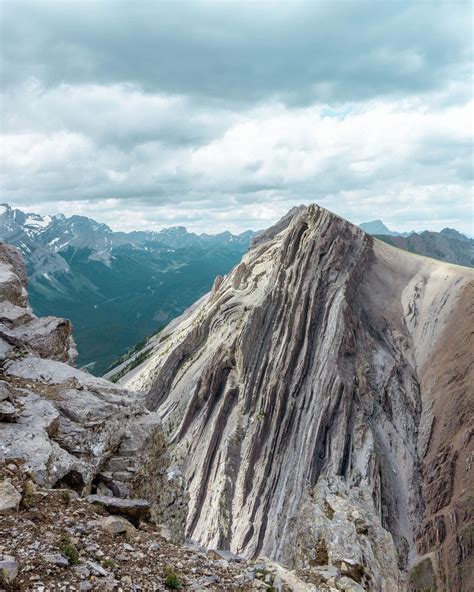 Quick and challenging day hike in Alberta - Grizzly Peak - Red White ...
