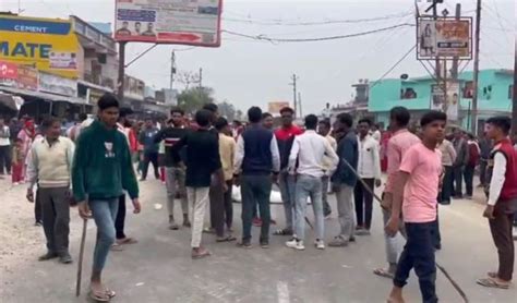 Haridwar News : ट्रैक्टर की टक्कर से युवक की मौत, परिजनों ने शव को सड़क ...