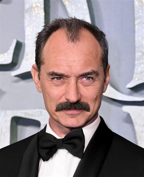 Jude Law as DCU's Alfred Pennyworth : r/Fancast