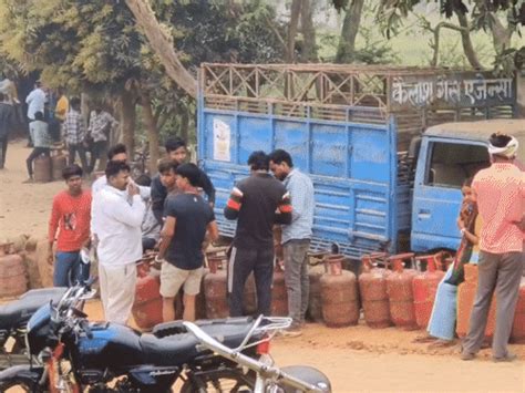 LPG Crisis - 20% people buying cylinders in black market