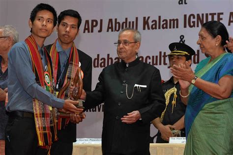 The Prsedent of India, Shri Pranab Mukherjee presentating of Dr. APJ ...