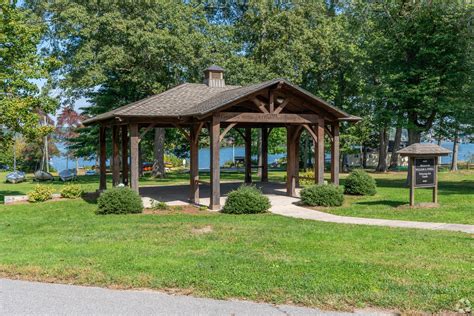 East Hampton, CT City Guide | About Living in East Hampton - Homes.com