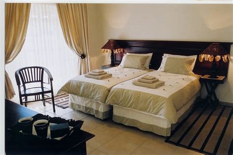 THE FALLING FEATHER INN (Pretoria) - Guesthouse Reviews, Photos, Rate ...