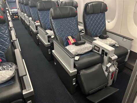 I Just Flew in Delta's Revamped Premium Select Class—Here's Why It Was ...